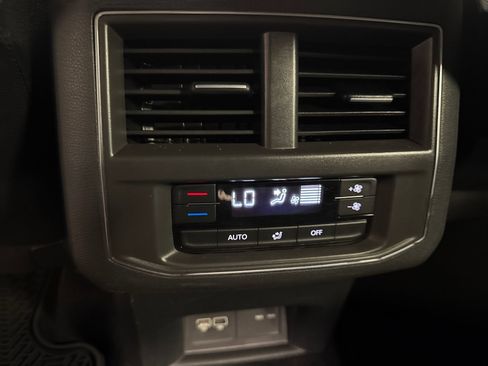 Used 2019 Volkswagen Atlas SEL R-Line AWD/4WD image 27