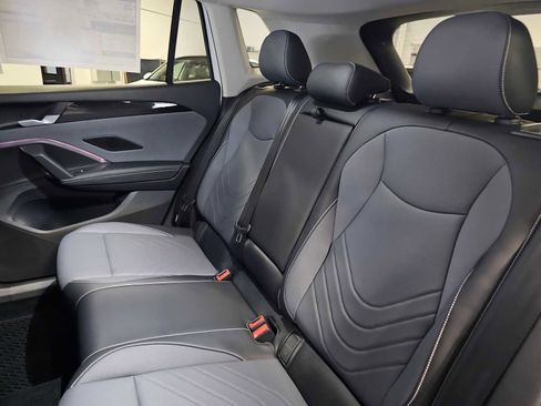 New 2026 Volkswagen Tiguan SE image 16