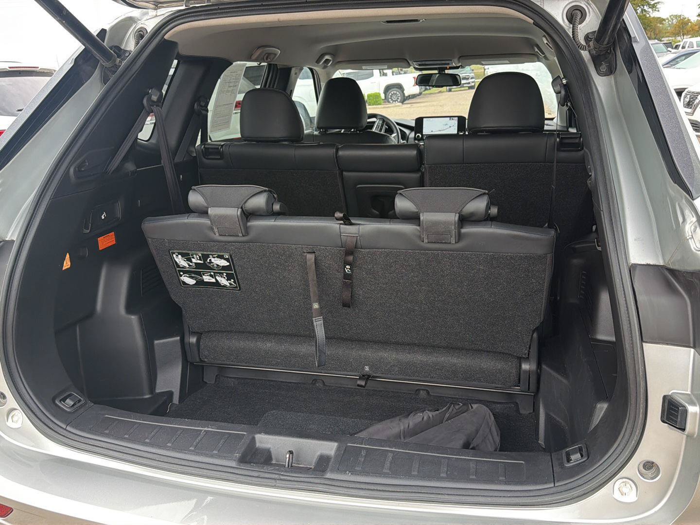 Used 2024 Mitsubishi Outlander 4WD Plug-In Hybrid image 11