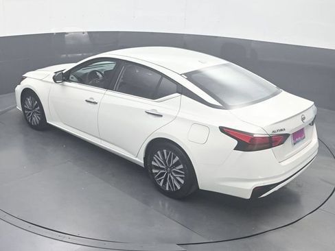 Used 2025 Nissan Altima 2.5 SV FWD image 22