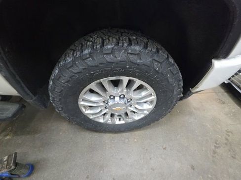 Used 2023 Chevrolet Silverado 2500 High Country image 8