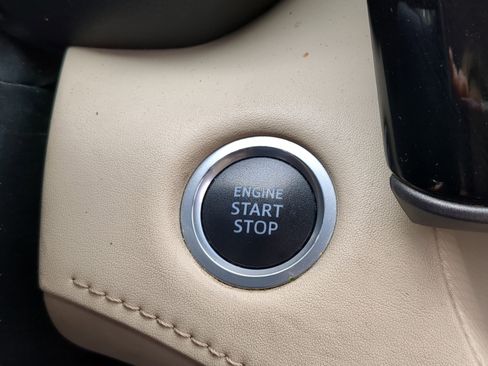 Used 2021 Toyota Highlander XLE FWD image 17