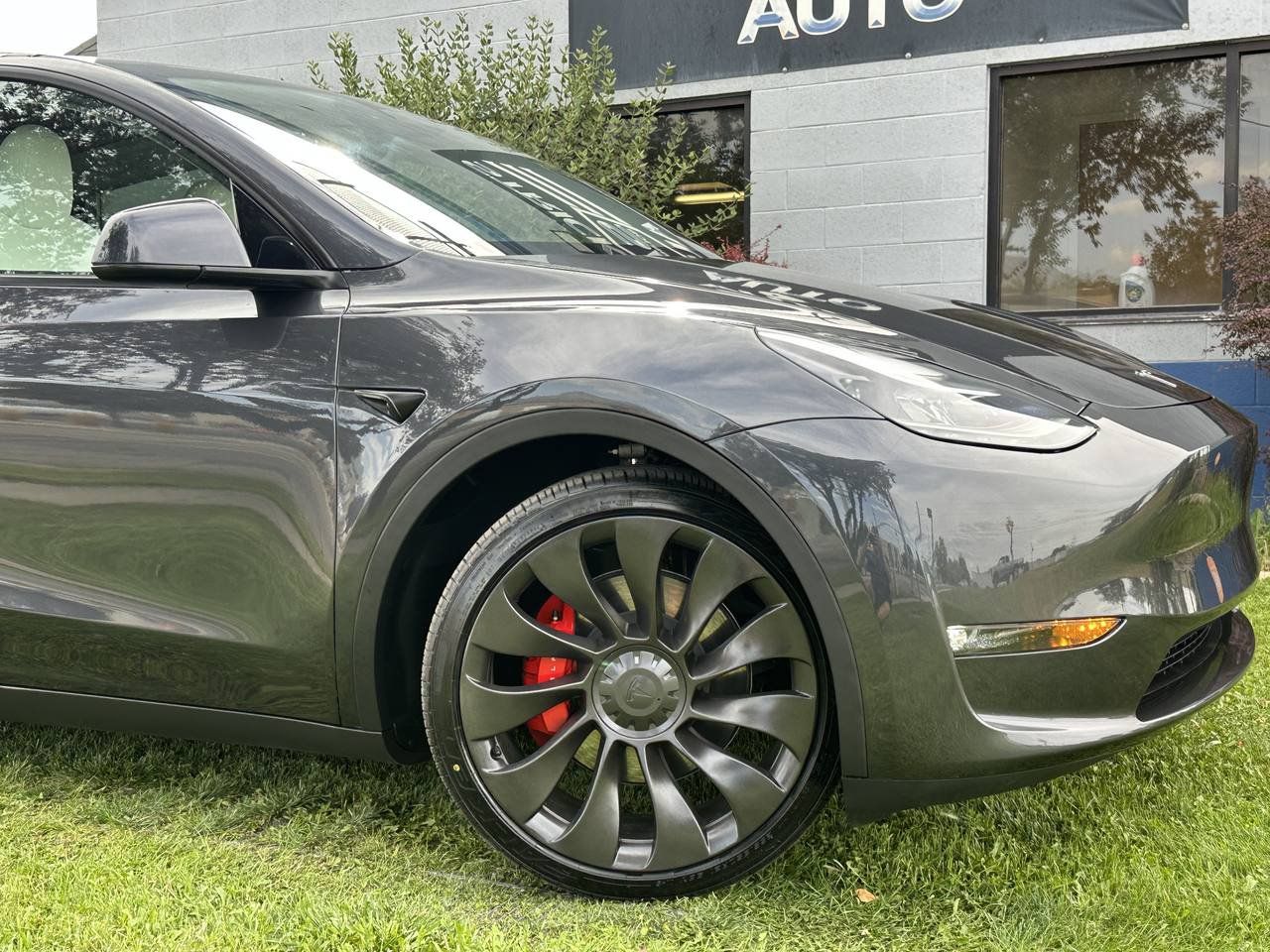 Used 2025 Tesla Model Y Performance AWD/4WD image 3