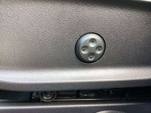 Used 2021 Mercedes-Benz GLB 250 4MATIC image 30