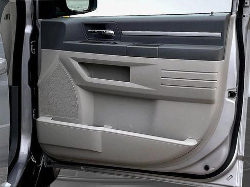 Used 2010 Dodge Grand Caravan SE FWD image 28