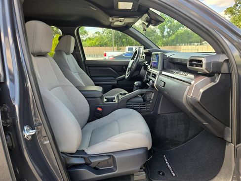 Used 2025 Toyota Tacoma SR5 AWD/4WD image 28