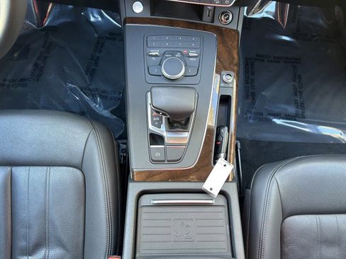 Used 2020 Audi Q5 2.0T Premium w/ Convenience Package image 16