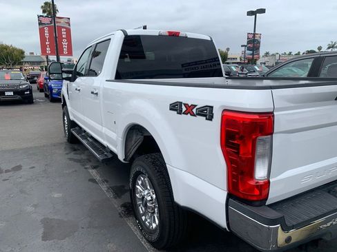 Used 2017 Ford F250 XLT w/ XLT Premium Package AWD/4WD image 8