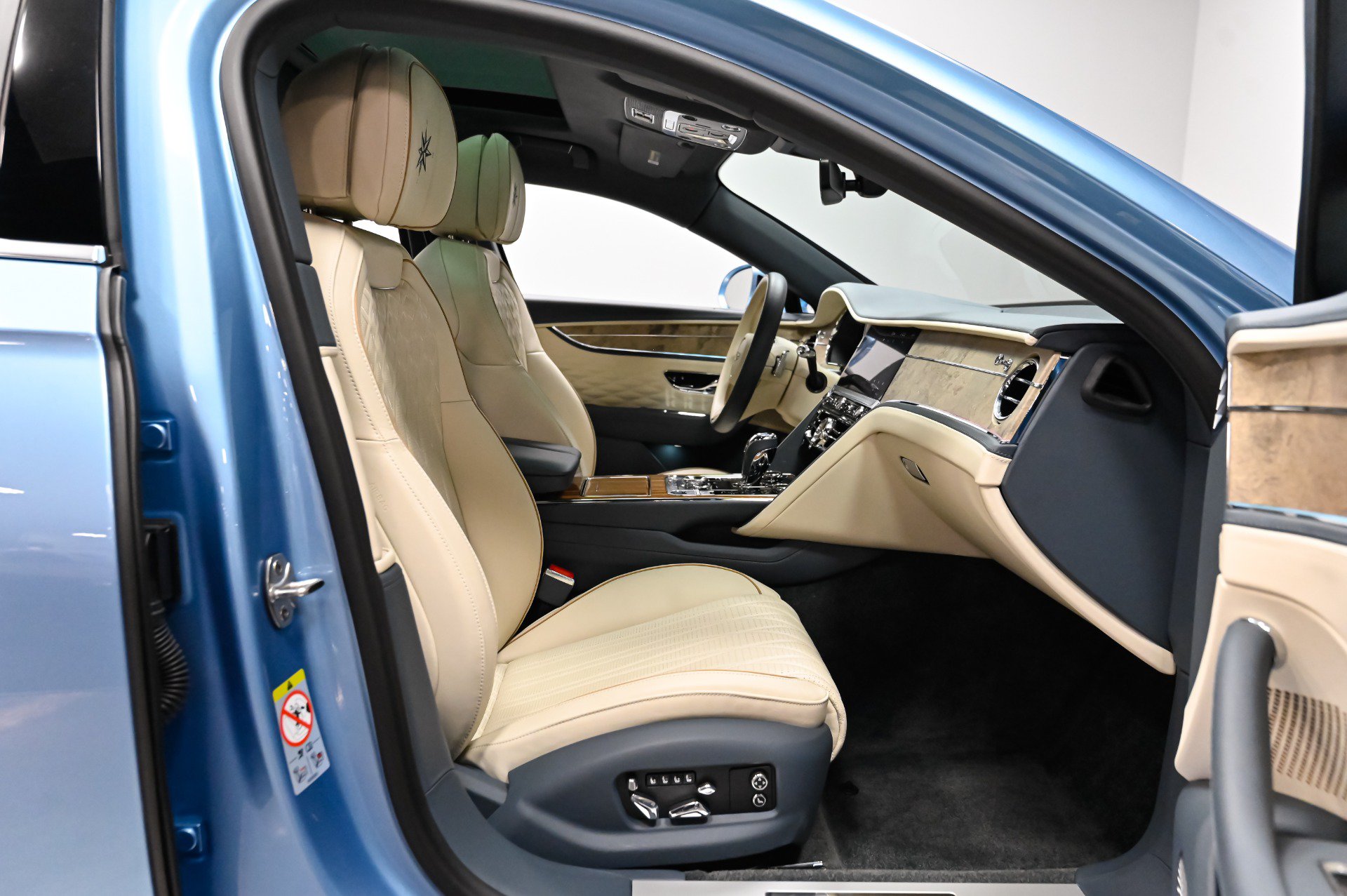 Used 2022 Bentley Flying Spur V8 AWD/4WD image 57