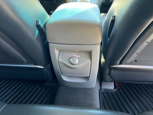 Used 2009 Subaru Tribeca Special Edition AWD/4WD image 13