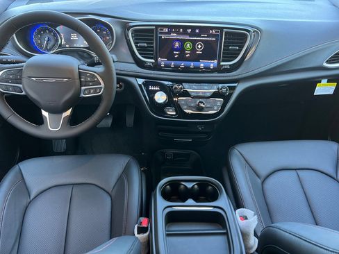 New 2027 Chrysler Pacifica Select FWD image 12