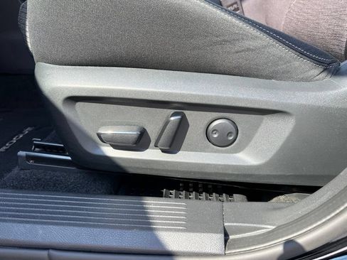 Used 2023 Nissan Rogue SV AWD/4WD image 9