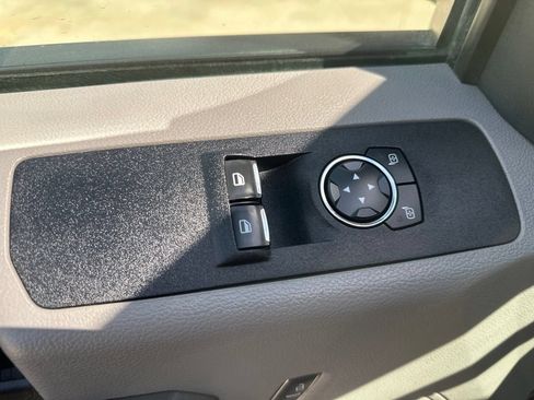 Used 2022 Ford F250 XL w/ Power Equipment Group AWD/4WD image 9