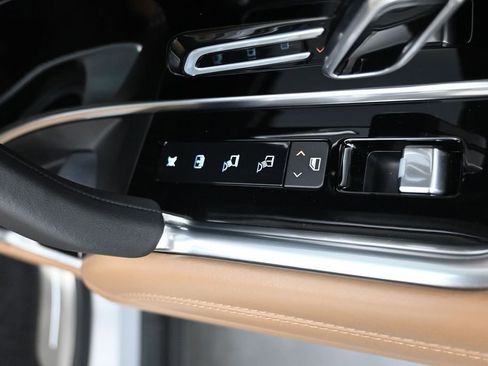Used 2024 Land Rover Range Rover SE AWD/4WD image 13