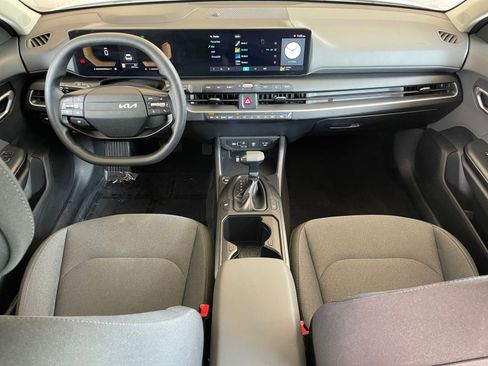 Used 2025 Kia K4 LXS image 32