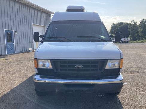 Used 2005 Ford E-350 and Econoline 350 Extended Super Duty RWD image 3