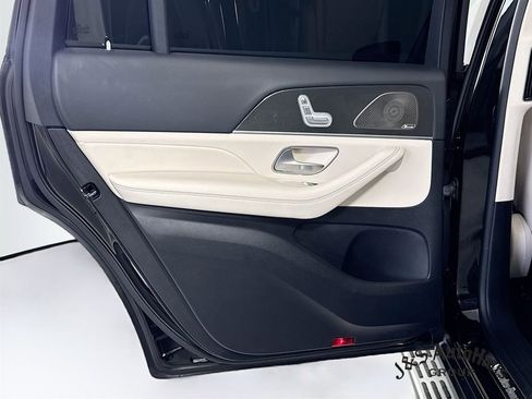 Used 2022 Mercedes-Benz GLS 450 4MATIC image 33