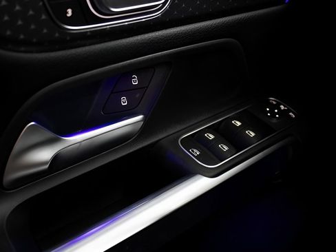 Used 2024 Mercedes-Benz GLB 250 4MATIC image 16