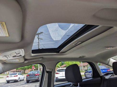 Used 2017 Ford Focus SEL FWD image 21