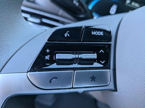 New 2026 Hyundai Elantra SE FWD image 18