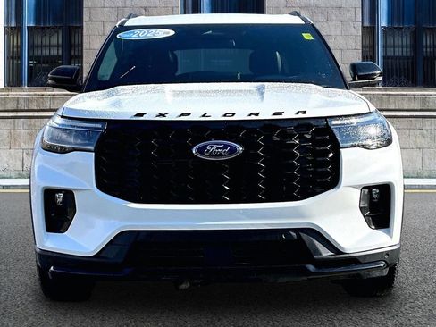 Used 2025 Ford Explorer ST-Line AWD/4WD image 3