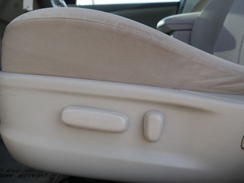 Used 2010 Toyota Camry LE FWD image 26