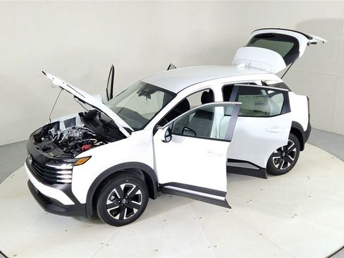 Used 2025 Nissan Kicks SV image 43