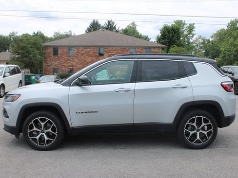 Used 2025 Jeep Compass Limited AWD/4WD image 5