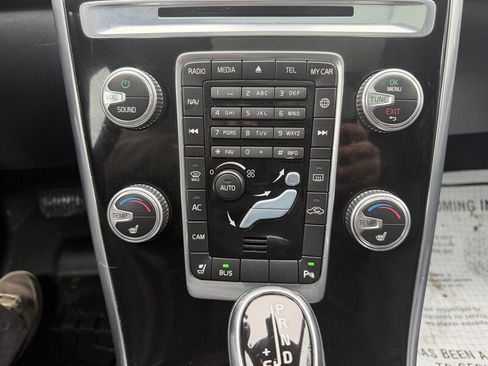 Used 2015 Volvo XC60 T6 w/ Proximity Package AWD/4WD image 42