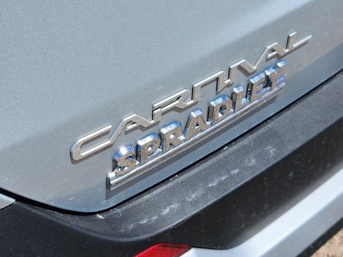 New 2026 Kia Carnival EX FWD image 12