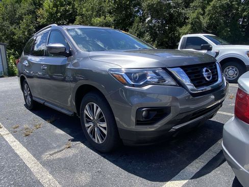 Used 2020 Nissan Pathfinder SV AWD/4WD image 2
