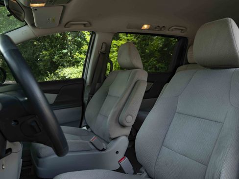 Used 2016 Honda Odyssey LX image 17