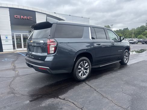 Used 2021 Chevrolet Suburban LT AWD/4WD image 3