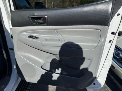 Used 2015 Toyota Tacoma PreRunner image 24