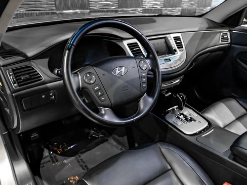 Used 2013 Hyundai Genesis 3.8 w/ Premium Pkg RWD image 3