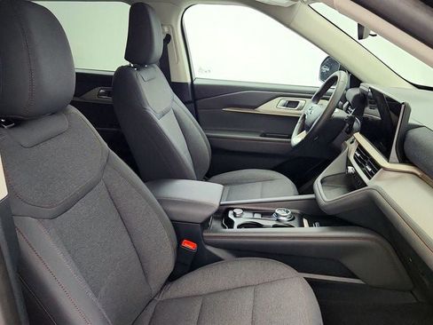 Used 2025 Ford Explorer Active AWD/4WD image 26