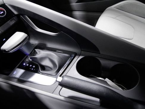 Used 2024 Hyundai Elantra SEL image 26