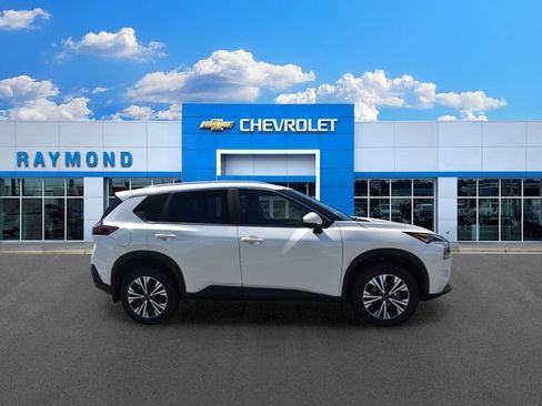 Used 2023 Nissan Rogue SV w/ SV Premium Package AWD/4WD image 2
