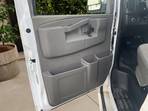 Used 2016 Chevrolet Express 2500 LT w/ LT Preferred Equipment Group image 10