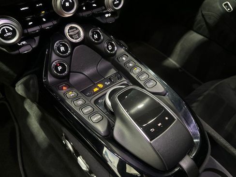 Used 2019 Aston Martin V8 Vantage Coupe RWD image 44
