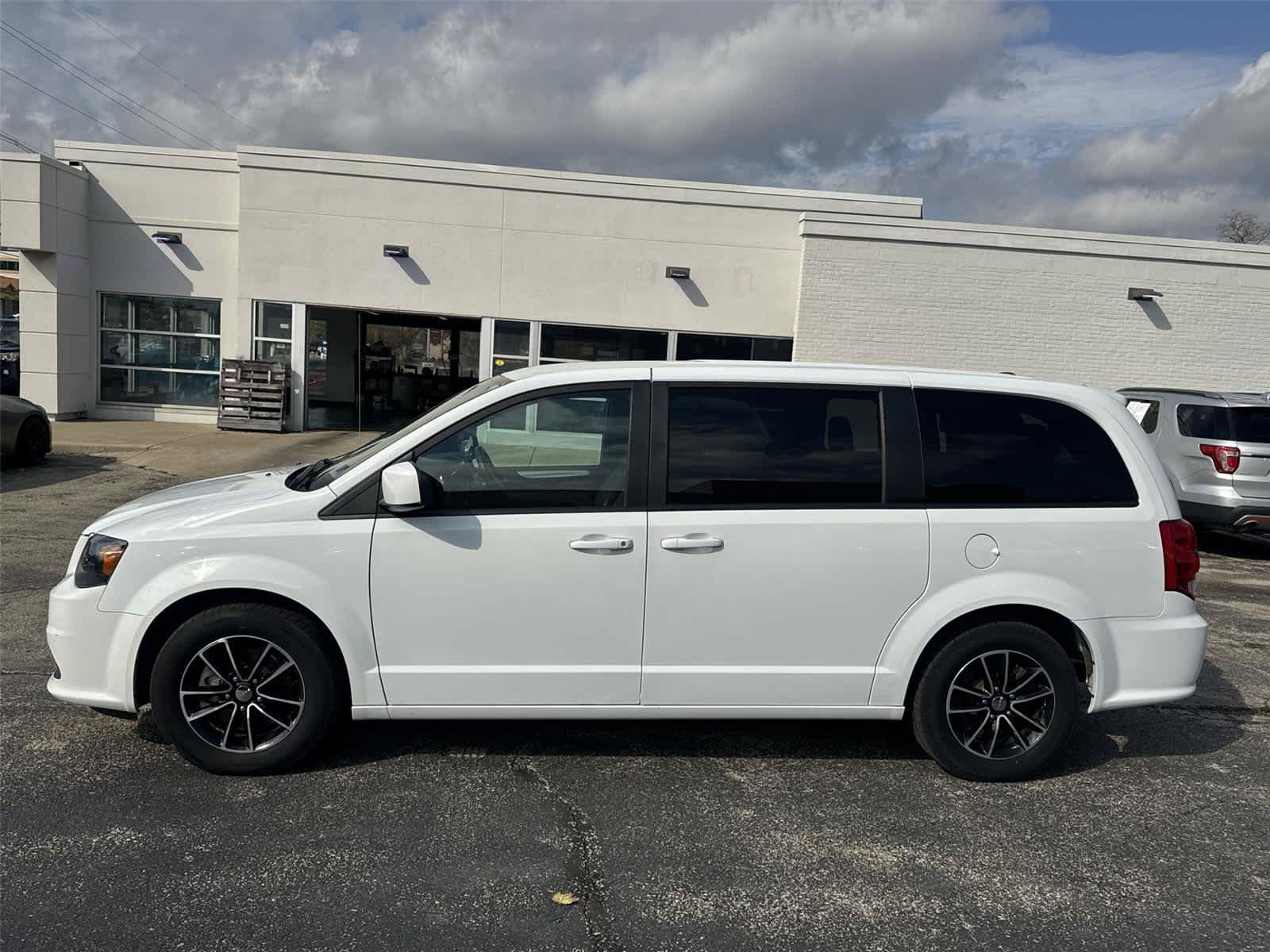 Used 2019 Dodge Grand Caravan GT FWD image 2