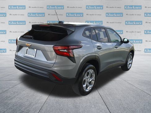 Used 2024 Chevrolet Trax LS w/ LS Convenience Package FWD image 6