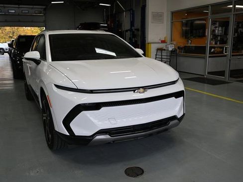 New 2026 Chevrolet Equinox EV LT w/ Convenience Package II image 3