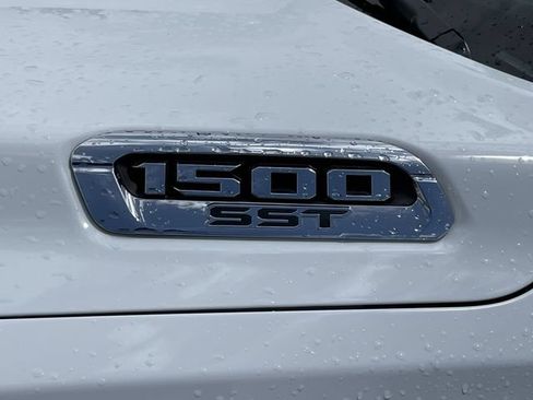 Used 2025 RAM 1500 Laramie AWD/4WD image 31