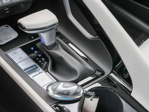 New 2026 Hyundai Elantra Limited FWD image 17