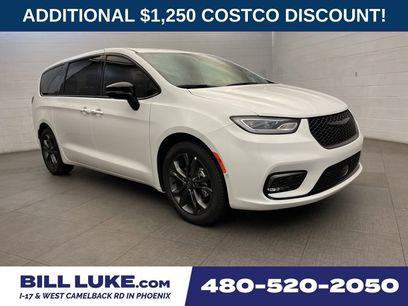 New 2026 Chrysler Pacifica Select
