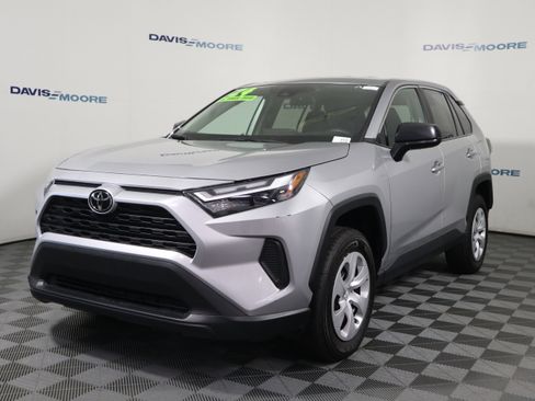 Used 2024 Toyota RAV4 LE AWD/4WD image 11
