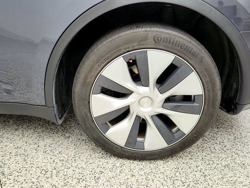 Used 2023 Tesla Model Y Long Range AWD/4WD image 9