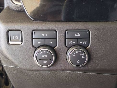 Used 2023 Chevrolet Silverado 1500 LT AWD/4WD image 23