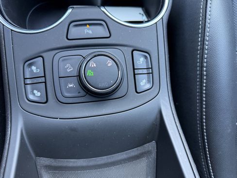 Used 2024 GMC Terrain SLT w/ Tech Package image 7